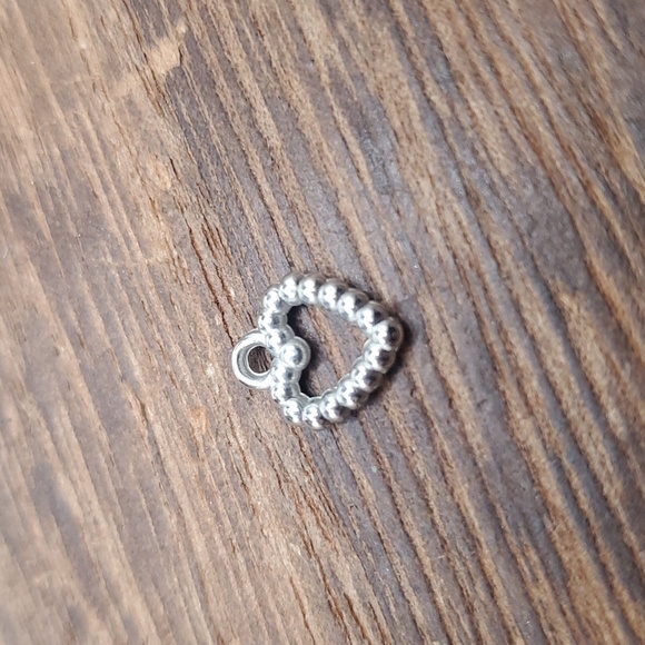 P135 cobbled heart openwork pendant charm - Picture 1 of 2